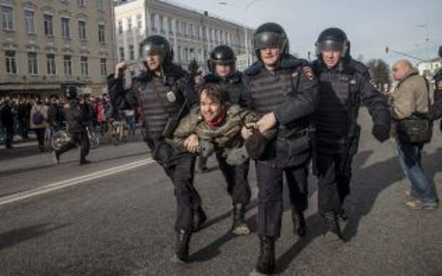 Много задержанных на митингах в РФ
