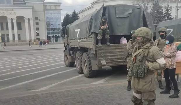 Бывшие боевики теробороны Херсона начали массово сдавать оружие российским военным