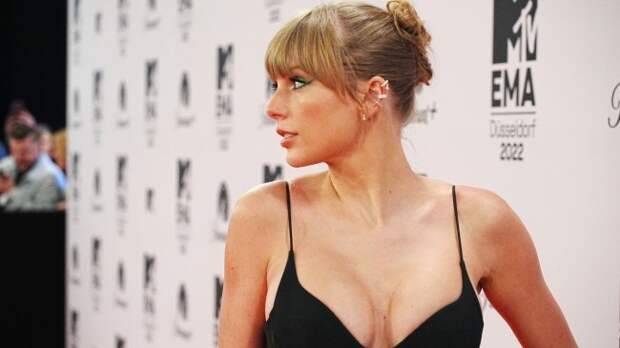 Taylor Swift Issues Statement After Fans Declare War On TicketMaster