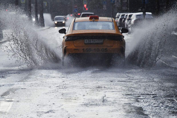 Синоптик Ильин: к накрывшим Москву дождям вскоре добавится волна похолодания