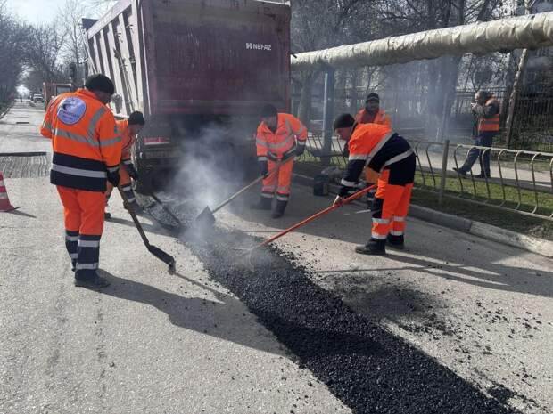 22 февраля дороги на 17 улицах Симферополя ждёт ямочный ремонт: список