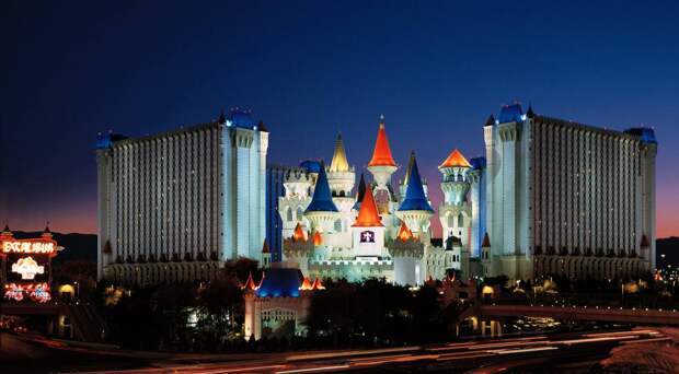 ss-090408-las-vegas-23ss_full 22) Отель- казино Экскалибур. (Courtesy of MGM MIRAGE)