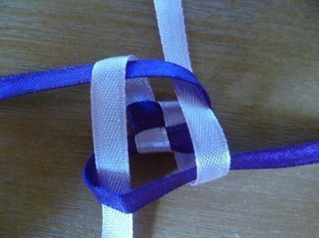 Брелок из ленточек