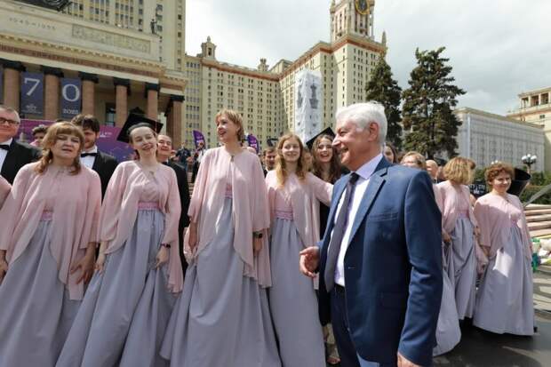 Академический хор МГУ исполнил гимн Московского университета. Фото: Елена Либрик / «Научная Россия»