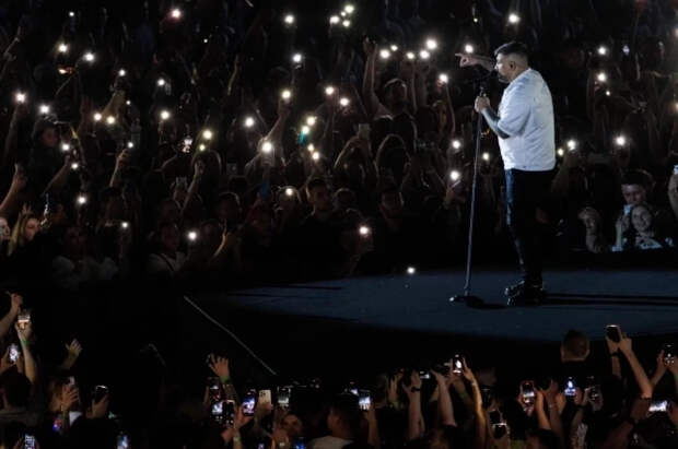 Рэпер Баста из-за неисправности самолета перенес концерт в Ташкенте