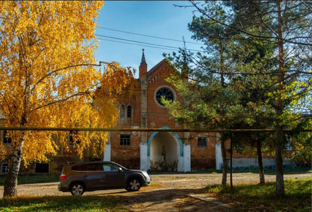 Охотников замок в Орловской области