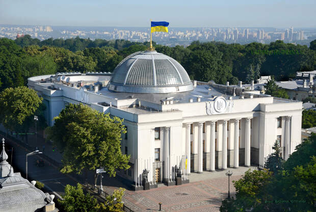 «Страна»: Военный Нацгвардии Украины попытался поджечь здание Рады