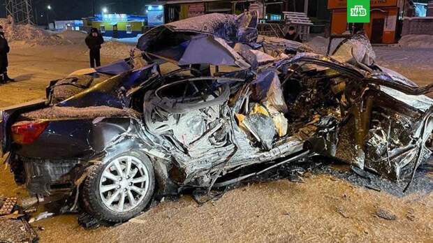 Трое погибли при столкновении машины с автобусом в ХМАО