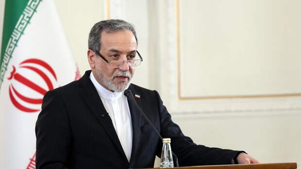 Аракчи: Иран атакует базы США, а не страны Ближнего Востока