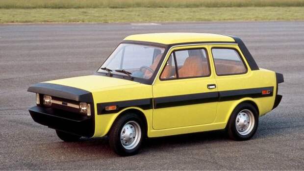 Спустя пятнадцать лет итальянцы решили сделать самый безопасный автомобиль.  Они отвечают на призыв Департамента шоссейных дорог США (DOT) разработать экспериментальный автомобиль безопасности (ESV).  Эти машины должны выдерживать лобовое или заднее столкновение со скоростью более 80 км / ч и боковой удар со скоростью 20 км / ч.  Кроме того, при незначительном дорожно-транспортном происшествии со скоростью до 16 км / ч на теле не должно оставаться никаких следов.  Fiat делает три прототипа по тому же принципу - ESV 1500.