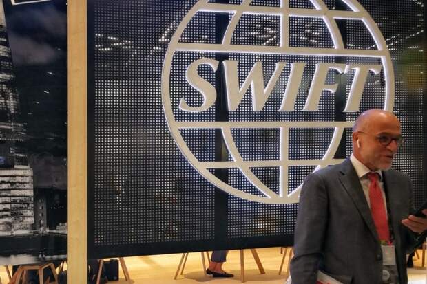 ЕС начал изучать возможность отключения более 20 банков от SWIFT