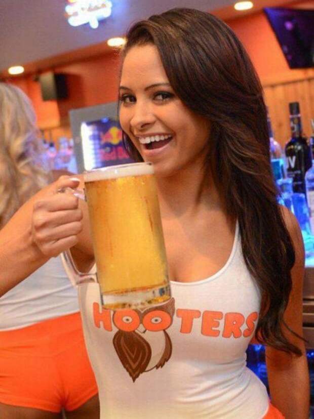 Симпатичные девушки из ресторана HOOTERS (46 фото)