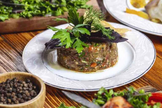 Почему холодец получается мутным и горьким: главные запреты