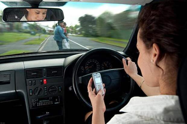 www.csmonitor.com-0618-texting-while-driving-adults_standard_600x400