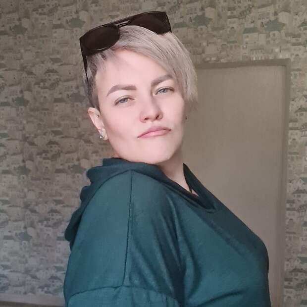 Пора одеваться на весну. Смотрела вещи мужу, а нашла новый стимул быстрее похудеть.