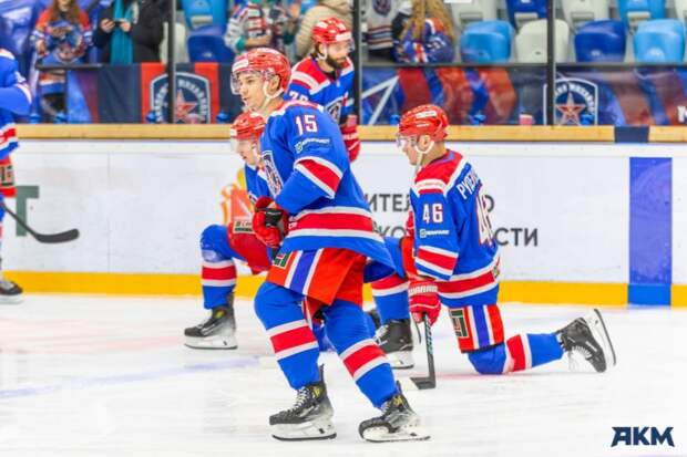 В Туле после первого периода «Кристалл» выигрывает у АКМ со счётом 2:1