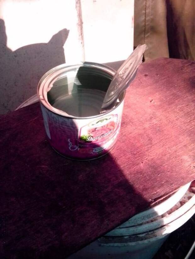А вместо тушенки — вода! Зато, банку мыть не нужно... А вместо тушенки — вода! Зато, банку мыть не нужно...
