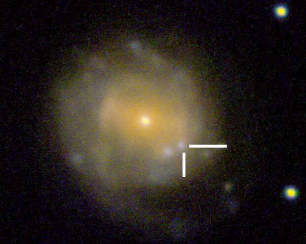 Увеличенный снимок, на котором видно, где произошел Cow в CGCG 137-068 / © Sloan Digital Sky Survey