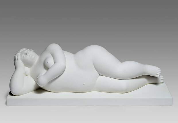 Fernando_Botero_Lying_Woman_2013_White_marble_25x73x23_cm_annalaudel.jpg