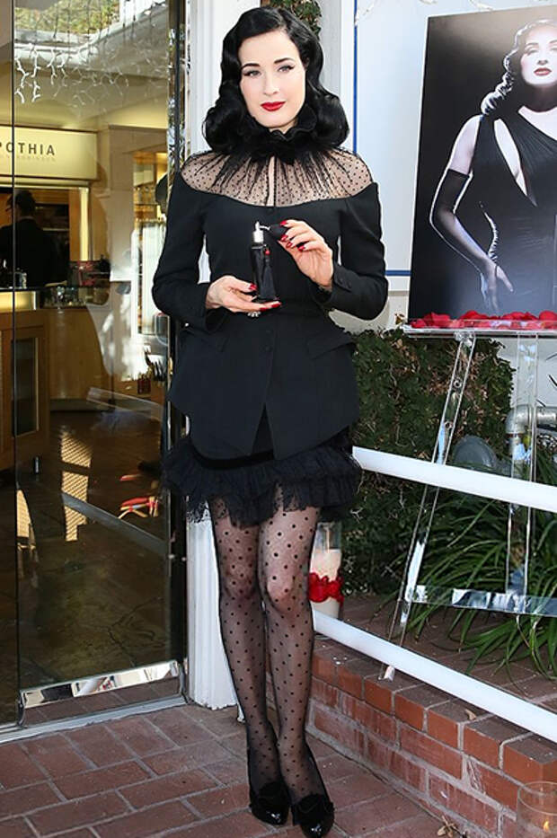 Дита фон Тиз в винтажном платье от Thierry Mugler, 2012 год
