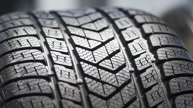 Автоэксперт Пархомчук рассказал, на что обращать внимание при покупке летних шин