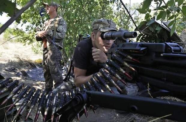 Новороссы не выпускают из "котлов" украинских карателей с оружием Новороссы не выпускают из "котлов" украинских карателей с оружием