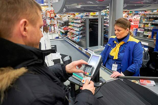 В среднем эстонцы отовариваются в гипермаркете на 8-11 тысяч рублей. Фото: Артем КИЛЬКИН