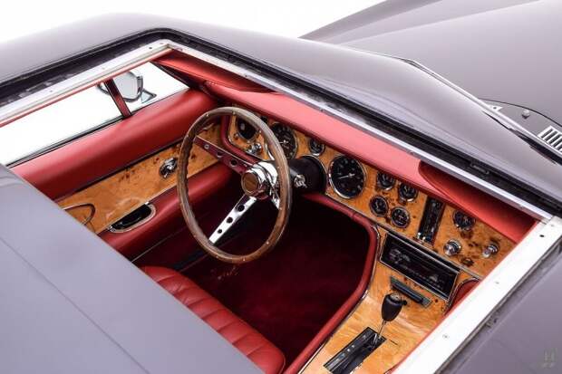 Чудовищно прекрасен: эпатажный и очень дорогой Stutz Blackhawk