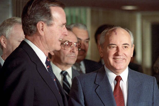 Мальтийский саммит — встреча президента США Джорджа Буша-старшего и генерального секретаря ЦК КПСС Михаила Горбачева, 2-3 декабря 1989 года