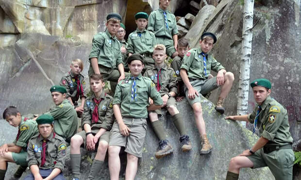 Наследники Бандеры в коротких штанишках. Чему учат в лагерях имени Шухевича?