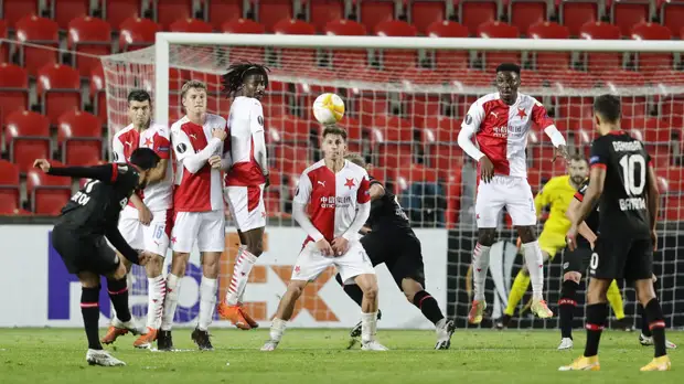 «Байер» уступил «Славии», «Рома» не выиграла у софийского ЦСКА в ЛЕ