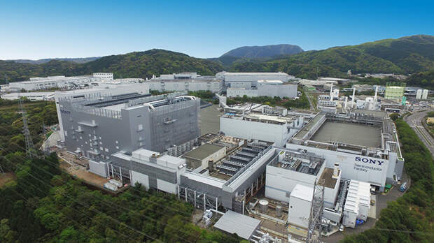 Производственный центр в Нагасаки. Здание Fab 5 слева по центру серого цвета. Источник изображения: Soony