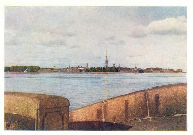 Значимость Петропавловской крепости заключается в том, что Петербург стал развиваться именно с этого места.