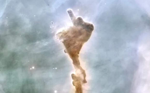 Орбитальный телескоп заснял "дерзкий палец" в туманности Киля