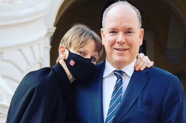 Княгиня Шарлен поделилась первым семейным снимком после воссоединения с мужем и детьми