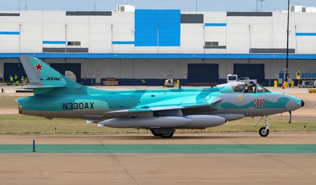 В США в российской расцветке засветился послевоенный Hawker Hunter