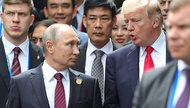 Президент России Владимир Путин и президент США Дональд Трамп. архивное фото Президент России Владимир Путин и президент США Дональд Трамп. архивное фото