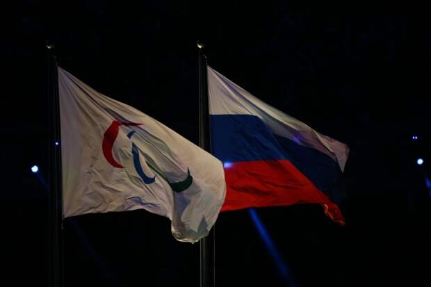 Флаг Международного паралимпийского комитета поднят на стадионе "Фишт" 