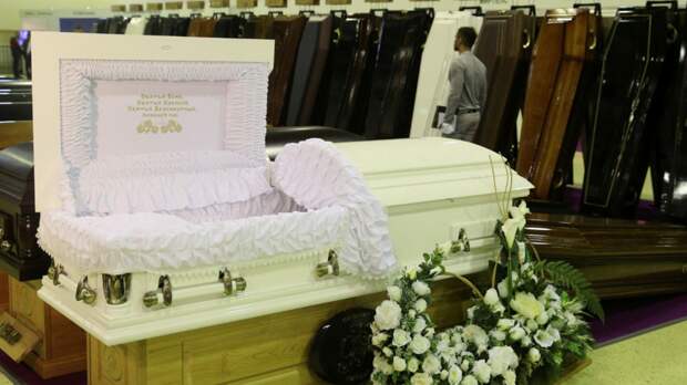 Канадцы не хотят хоронить своих близких из-за высоких цен на похороны