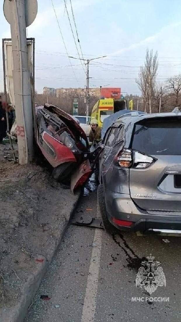 Сообщают, что водитель автомобиля доставки умер в больнице.