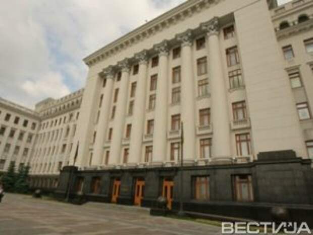 Несколько десятков человек пытались свалить забор и ворваться в АП Несколько десятков человек пытались свалить забор и ворваться в АП