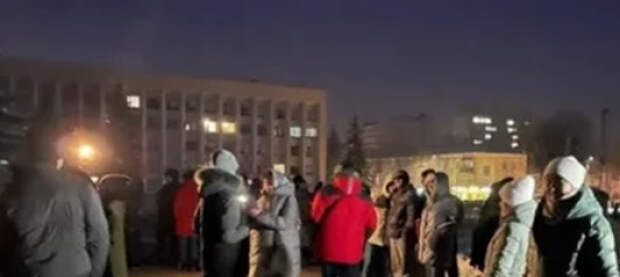 «Тревожные» чемоданы, запасы воды и продуктов: на Украине готовят население к затяжным отключениям