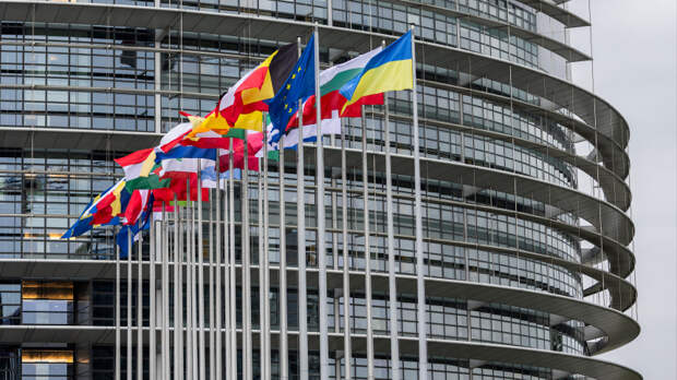 Теперь дорого: безвиз в страны Евросоюза станет платным для украинцев