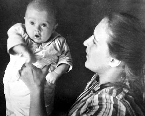 15. Нонна Мордюкова с сыном Владимиром СССР, архив, домашний уют, звезды, семья, фото