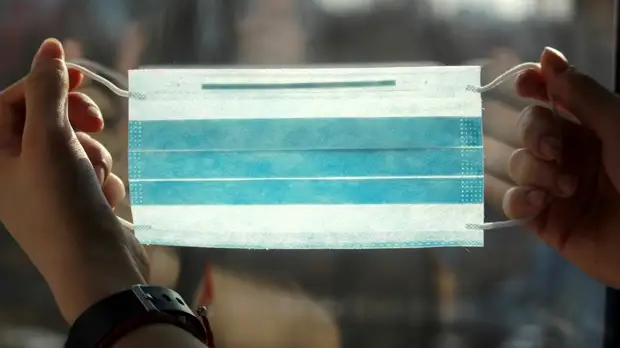 Врач дал рекомендации по использованию тканевых масок