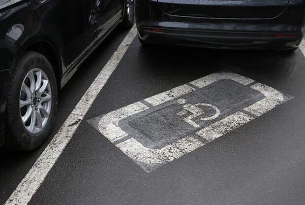 На перехватывающей стоянке в Шушарах проверили соблюдение правил парковки