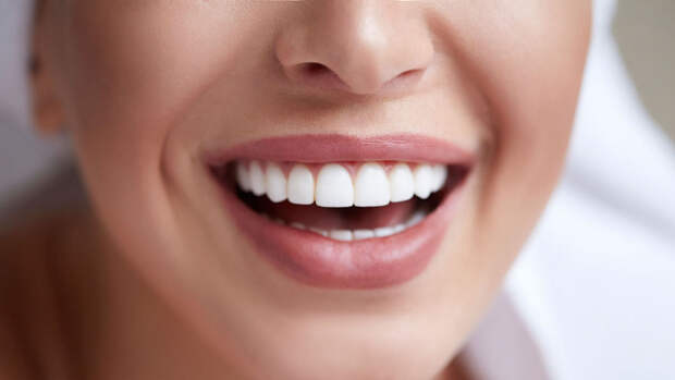 Стоматолог Лысенков: отбеливающие полоски освежают цвет зубов, но не отбеливают