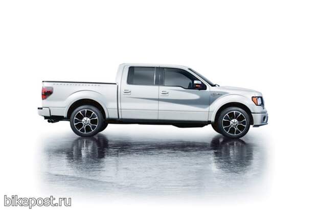Автомобиль Ford F-150 2012 с логотипом Harley-Davidson