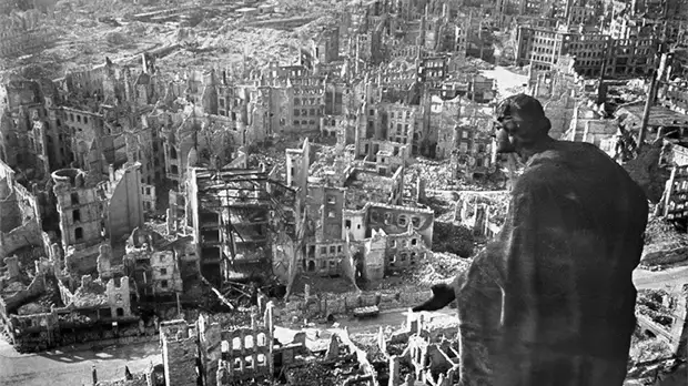 Это Дрезден после американской бомбардировки