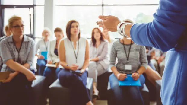 Опрос: 37% россиян негативно оценили опыт работы с коучами